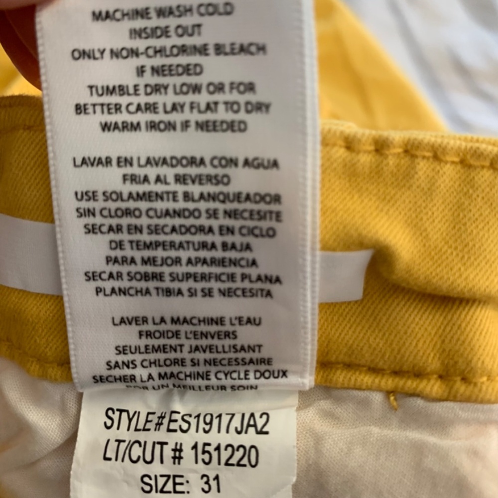 Yellow shorts - Picture 4 of 10